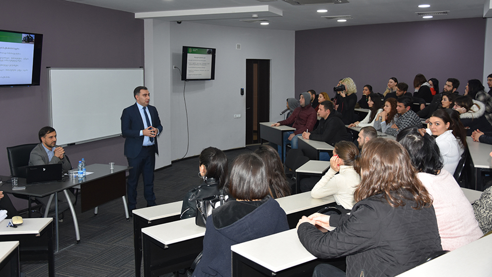 საჯარო აუდიტის ინსტიტუტმა უნივერსიტეტებში პრეზენტაცა დაიწყო