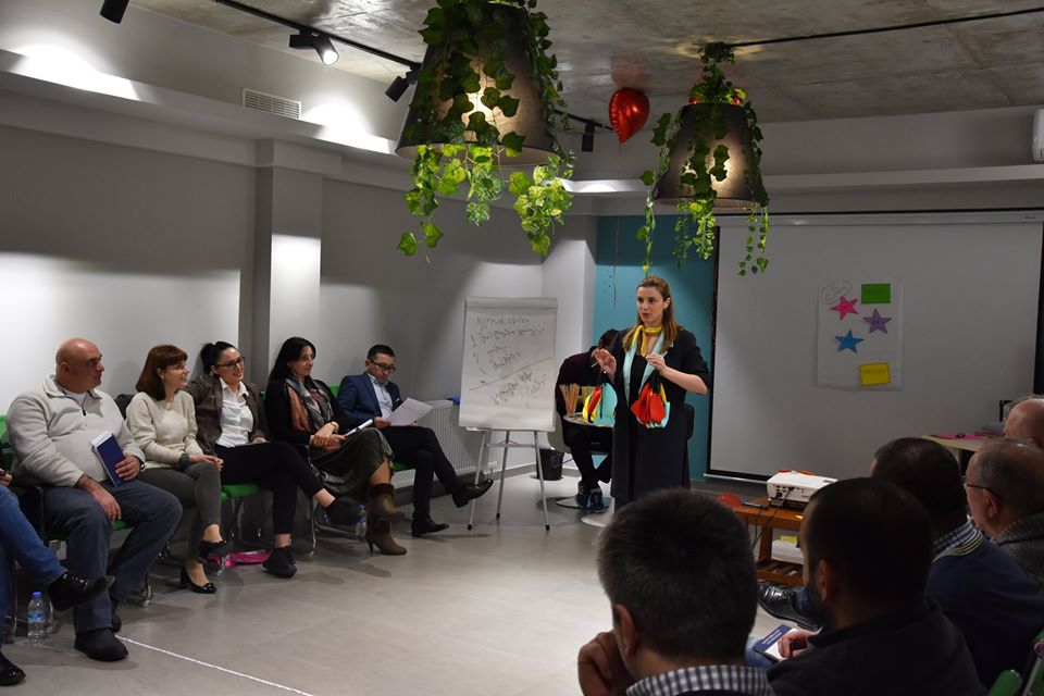 რუსთავის მერიის თანამშრომლებმა გუნდურობისა და მართვის ტრენინგი გაიარეს