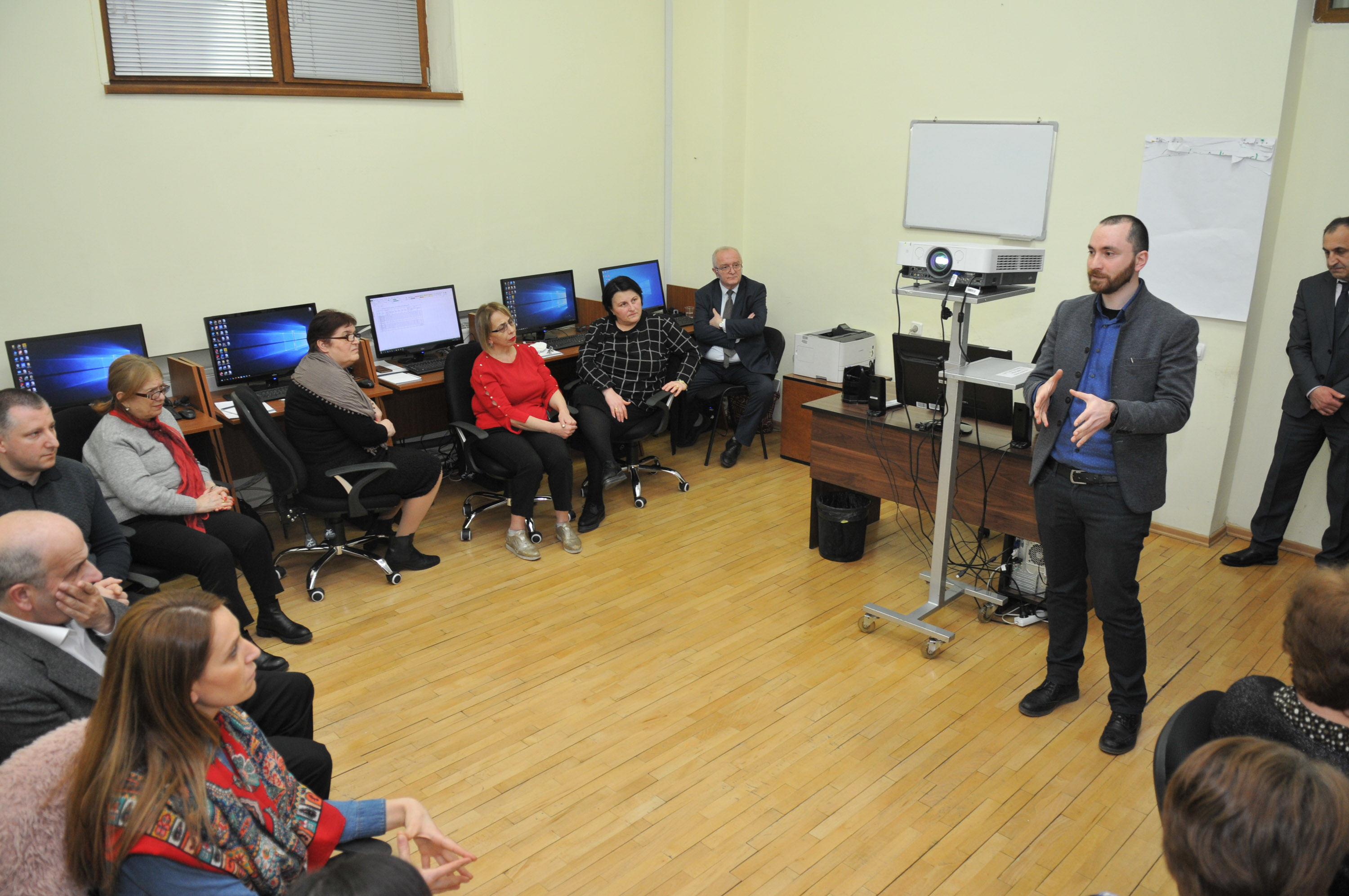 საჯარო აუდიტის ინსტიტუტი პარლამენტის აპარატის თანამშრომლებისთვის სასწავლო კურსს ატარებს 