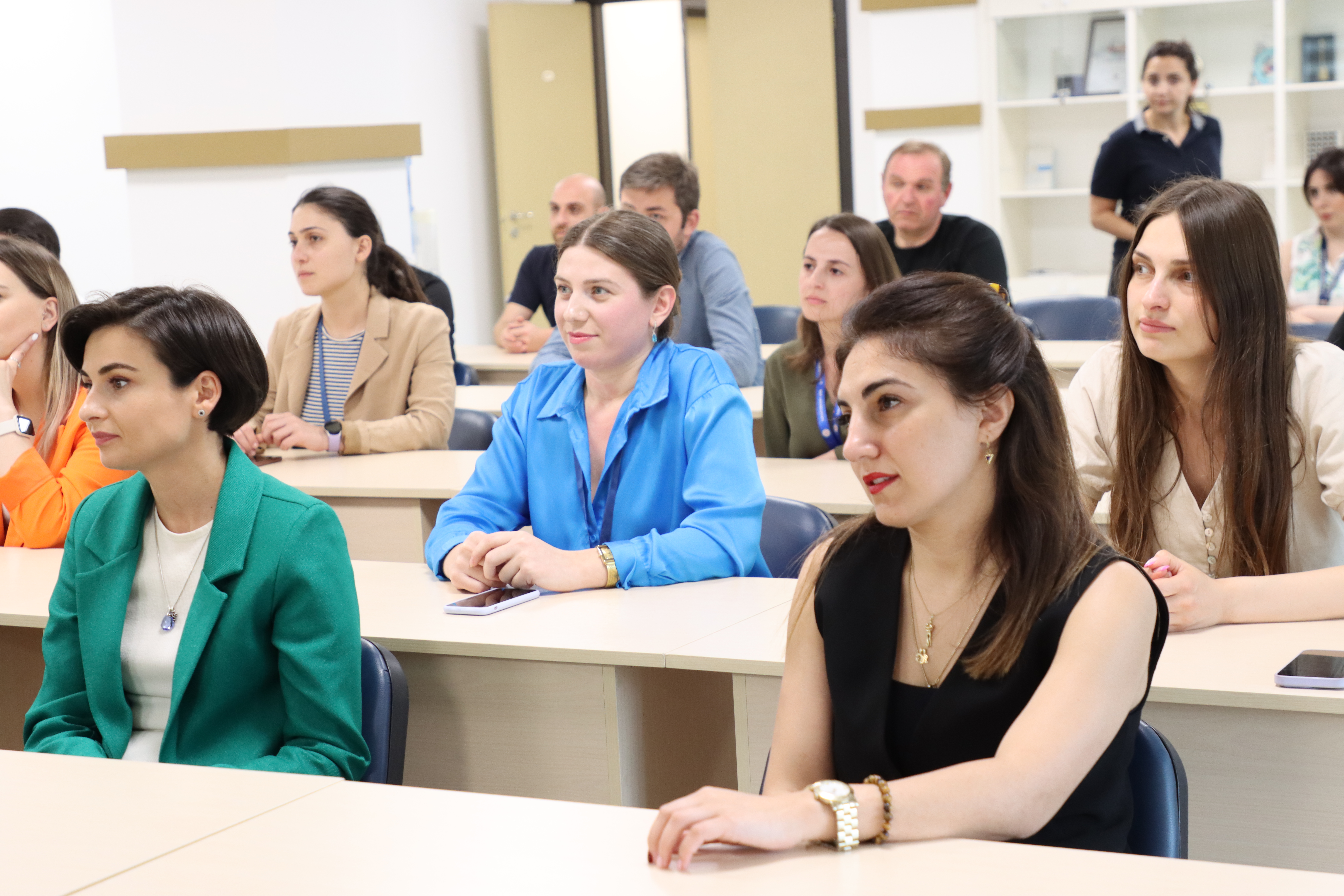 სახელმწიფო აუდიტის სამსახურის თანამშრომლებს სხვადასხვა სასწავლო ტრენინგკურსში მონაწილეობისთვის შესაბამისი სერტიფიკატები გადაეცათ  
